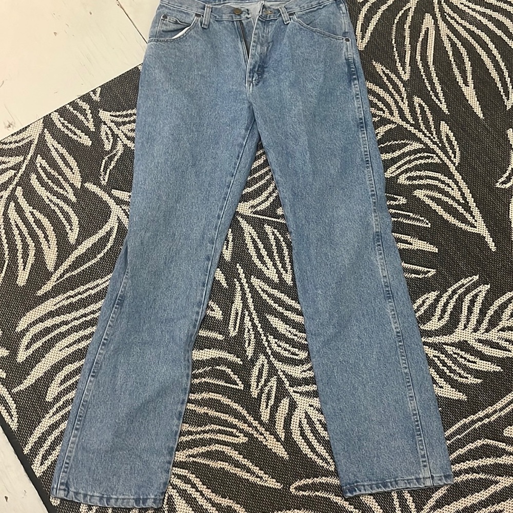 FLASH SALE!! Wrangler jeans!
